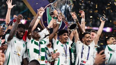 احتفال لاعبي الأهلي السعودي بعد التتويج بلقب دوري أبطال النخبة 2025