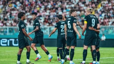 عمر مرموش لاعب مانشستر سيتي في مباراة بالدوري الإنجليزي 2025