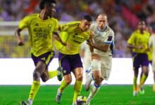 لاعبو النصر والاتحاد أثناء المباراة على ملعب هونغ كونغ الدولي، يظهر كريستيانو رونالدو ضمن لاعبي النصر أثناء الهجوم والدفاع